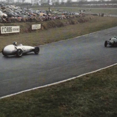 La première course en monoplace avec la Gémini MK II, JIm devra se retirer sur panne de batterie
© Graham Gault La première course en monoplace avec la Gémini MK II, JIm devra se retirer sur panne de batterie
© Graham Gault